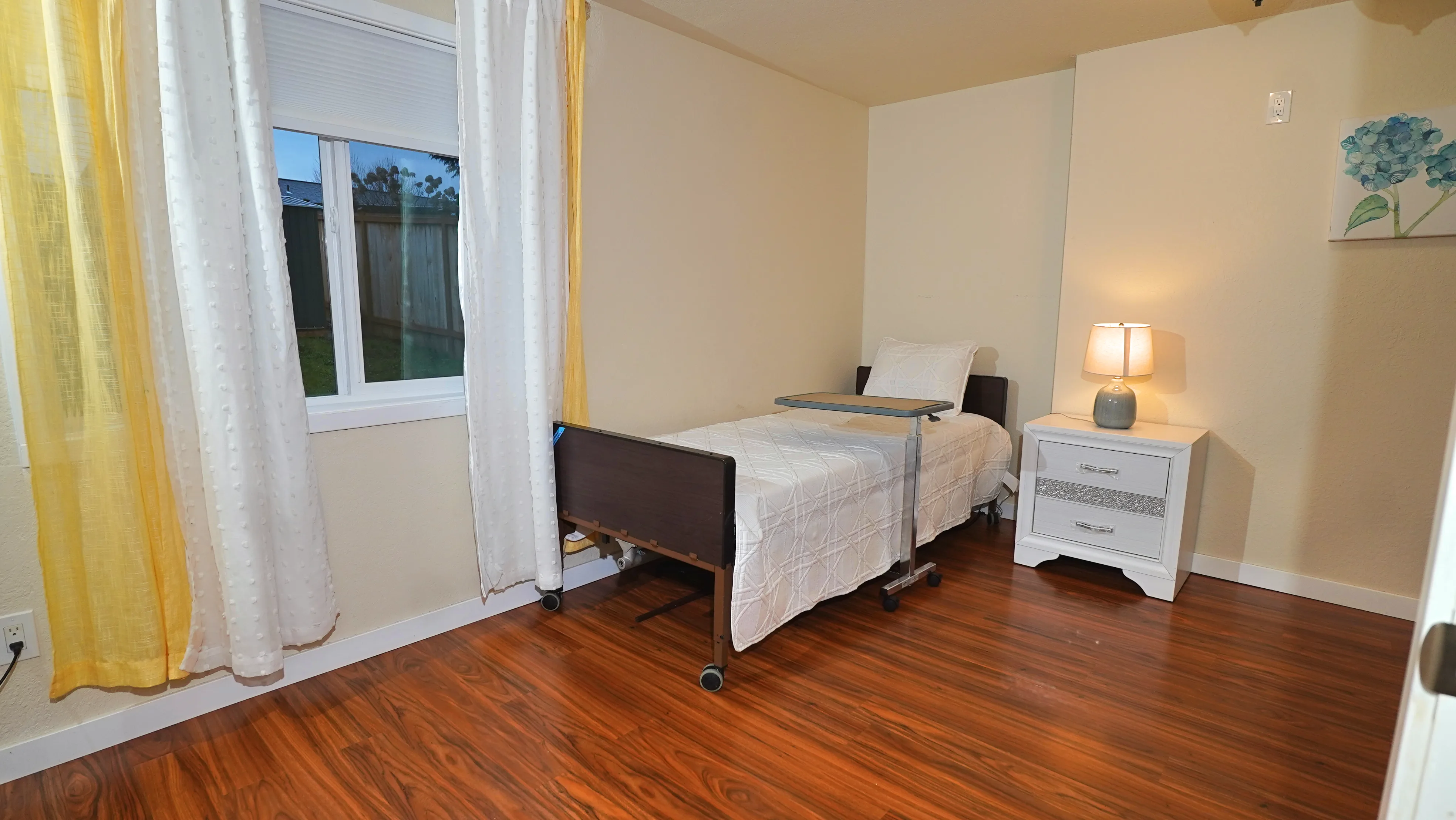 Bedroom with garden view