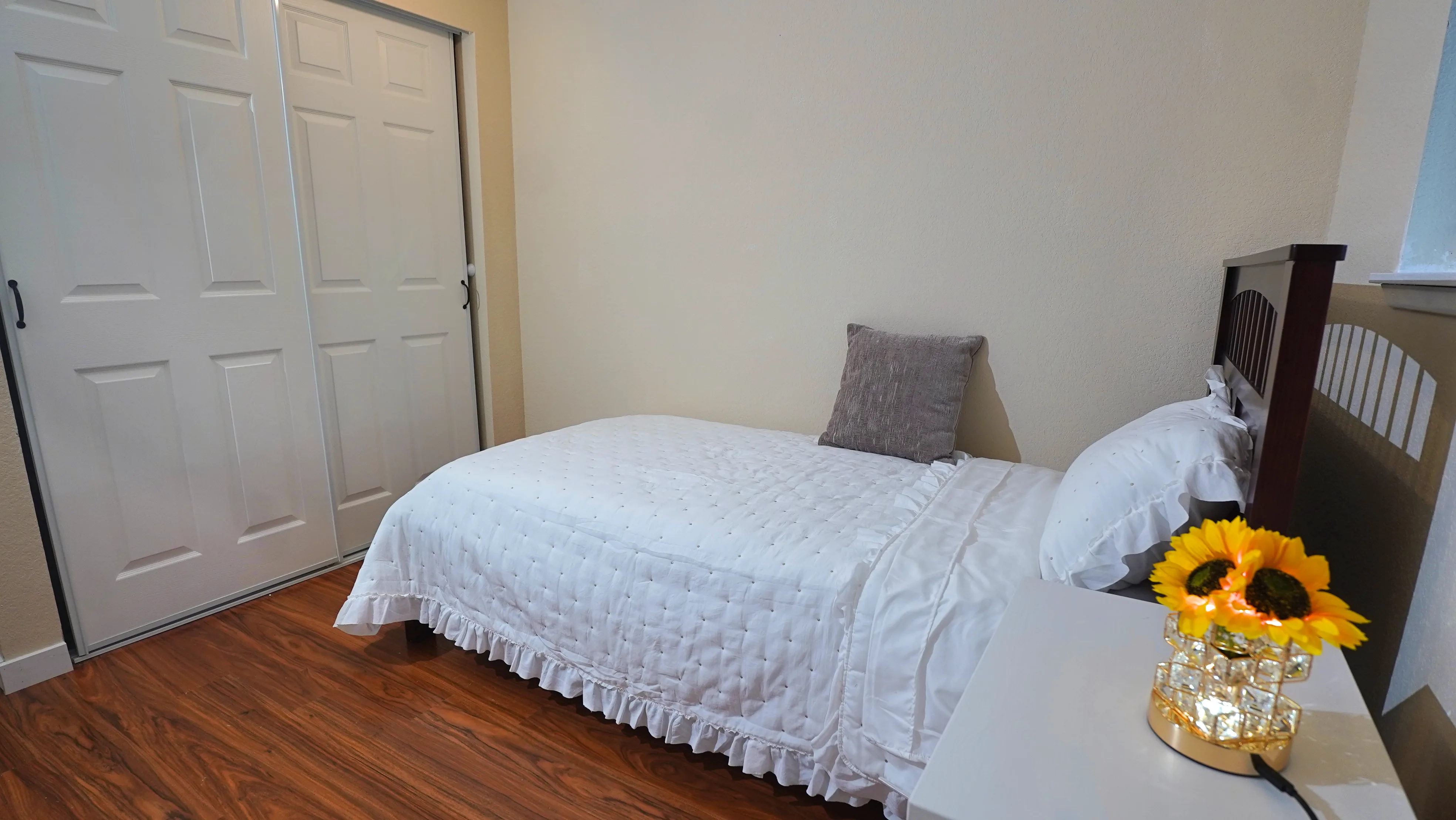 Cozy bedroom with sunflower decor
