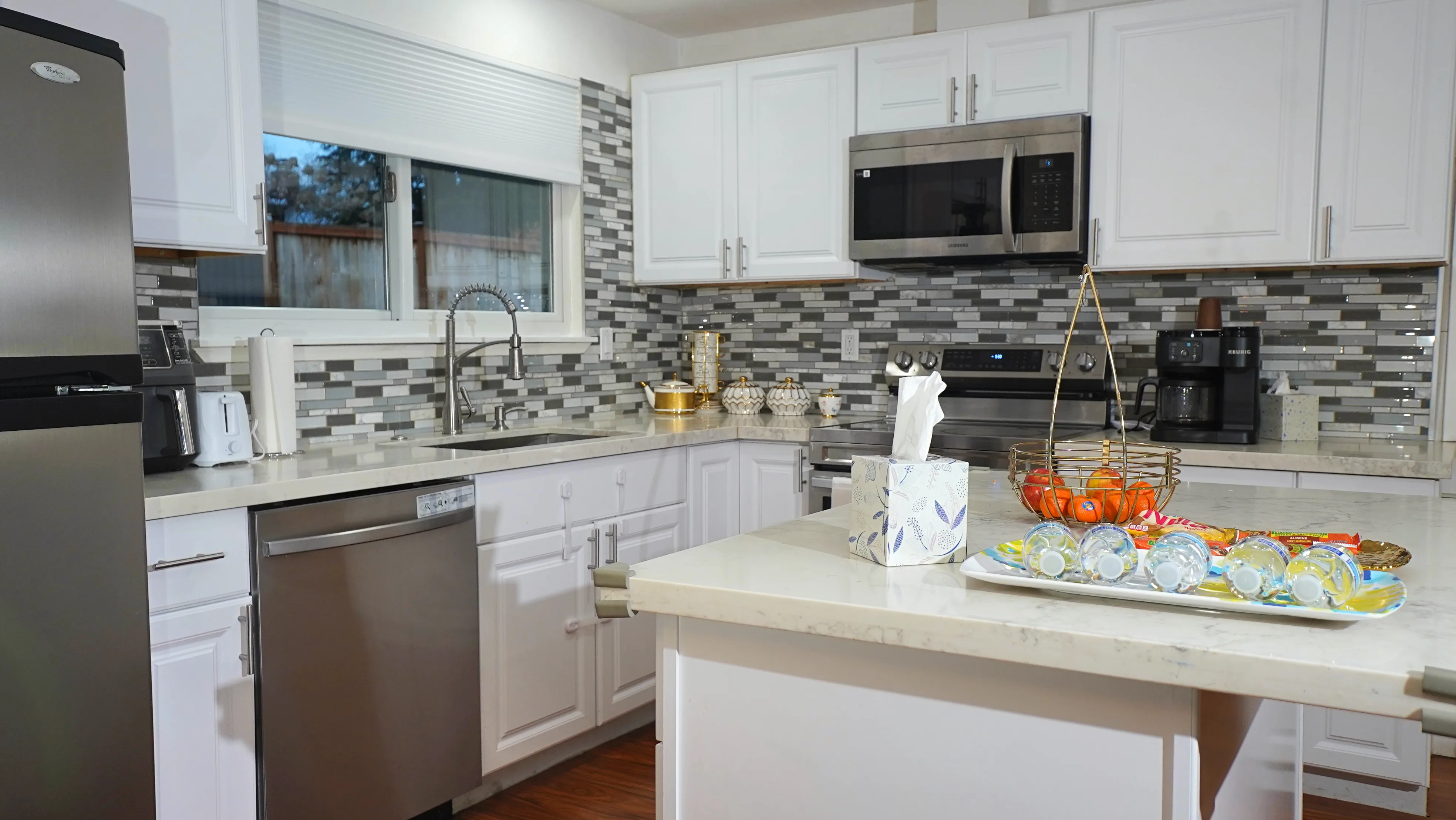 Kitchen with mosaic backsplash